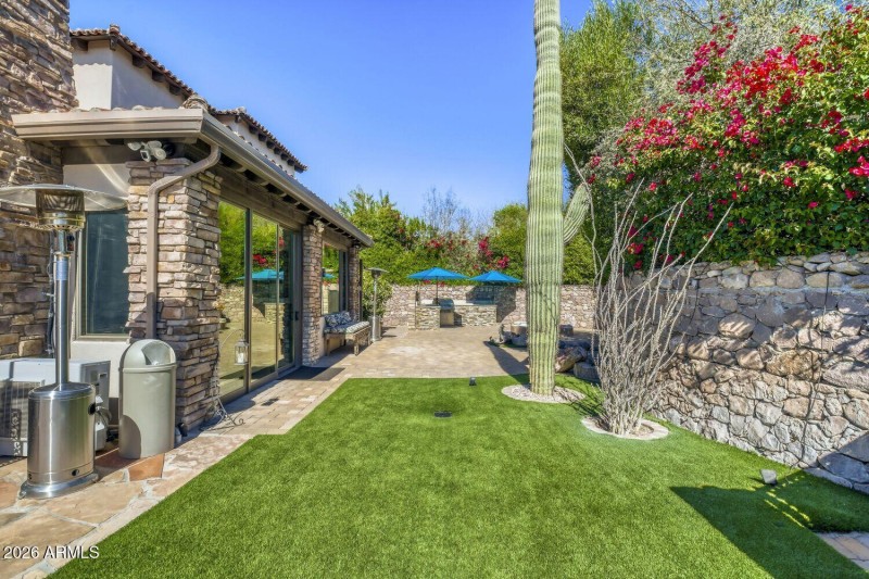 Turf/Saguaro to BBQ area