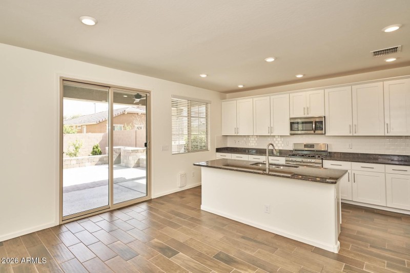 Breakast Area-Kitchen