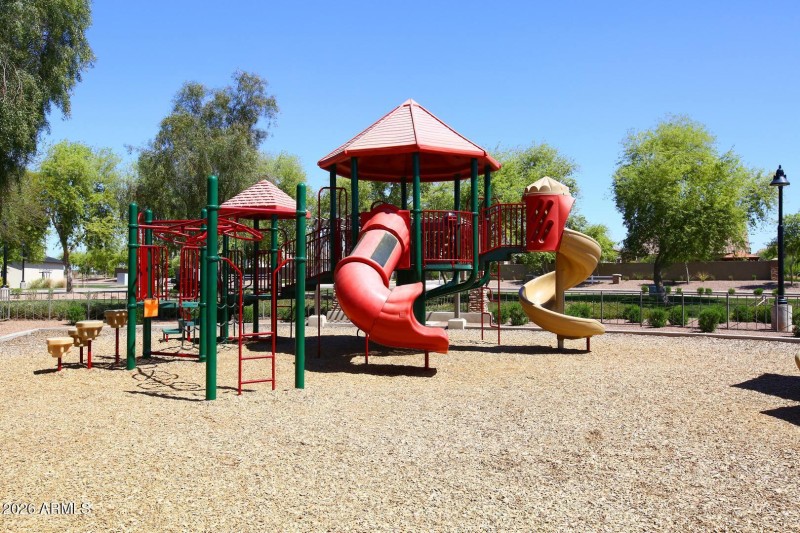 Layton Lakes-Play Area