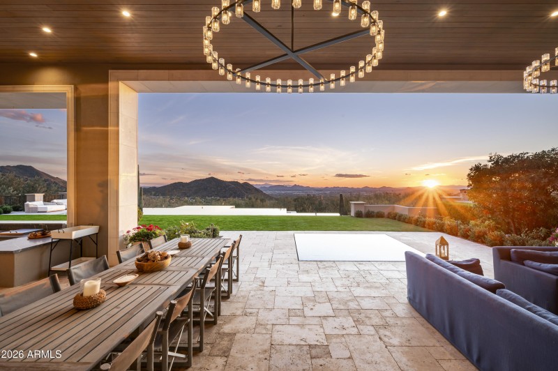 Expansive Covered Patio w/ Heaters