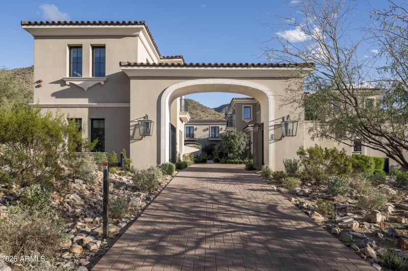 Privately Gated Driveway
