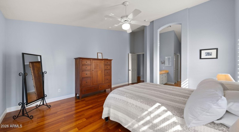 33-web-or-mls-Primary Bedroom4