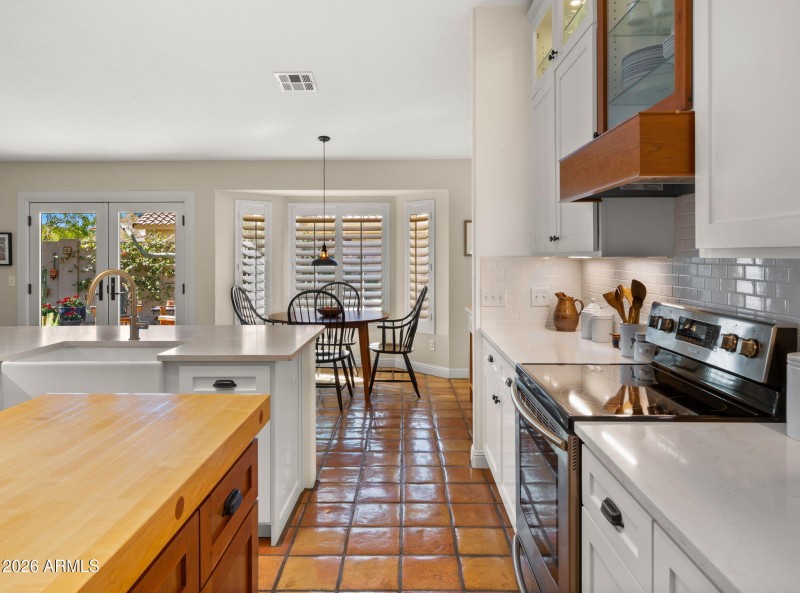 18-web-or-mls-Kitchen4