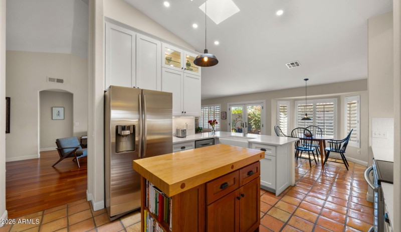 17-web-or-mls-Kitchen2