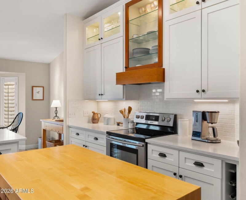 16-web-or-mls-Kitchen3