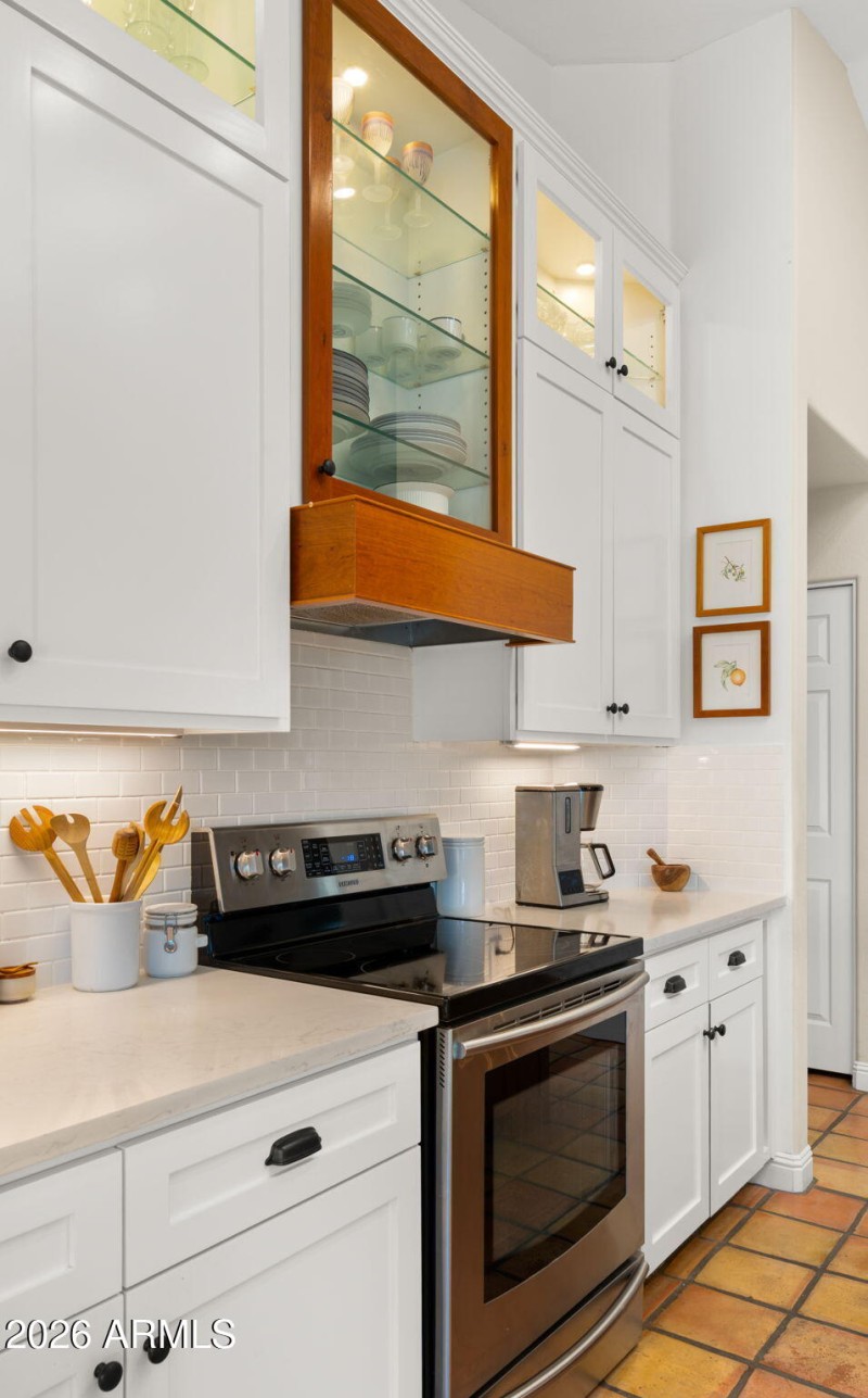 15-web-or-mls-Kitchen1