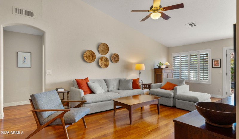 9-web-or-mls-Living Space1