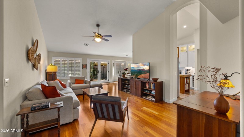 7-web-or-mls-Living Space4