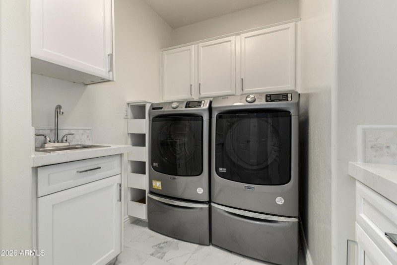 Built-in laundry chute