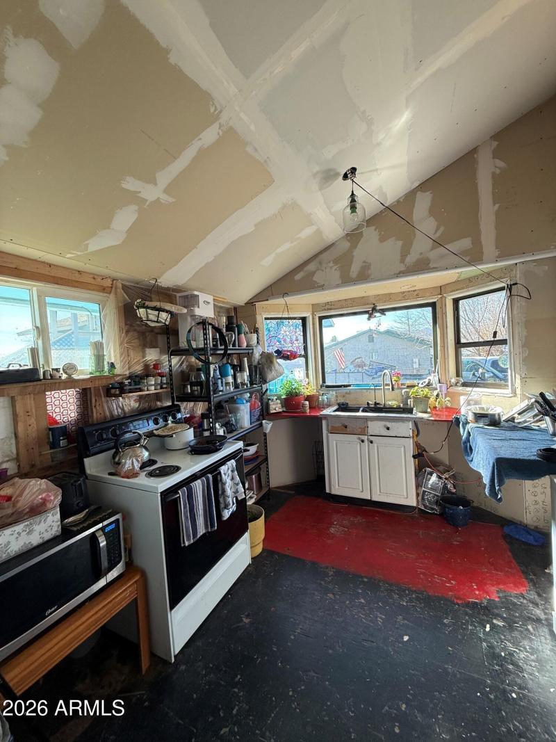 2437 La Grand Kitchen @