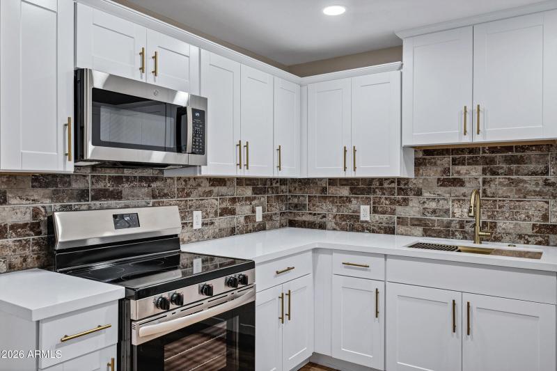 554 W Lincoln Ave-13