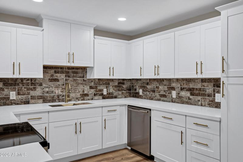 554 W Lincoln Ave-14