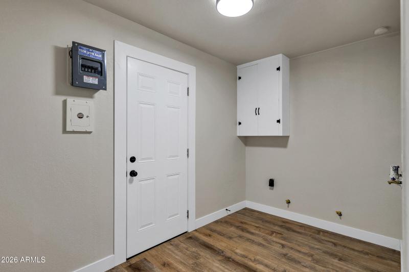 554 W Lincoln Ave-23