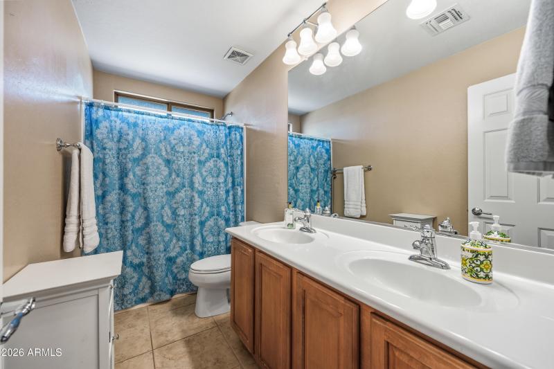 Upstairs guest bath