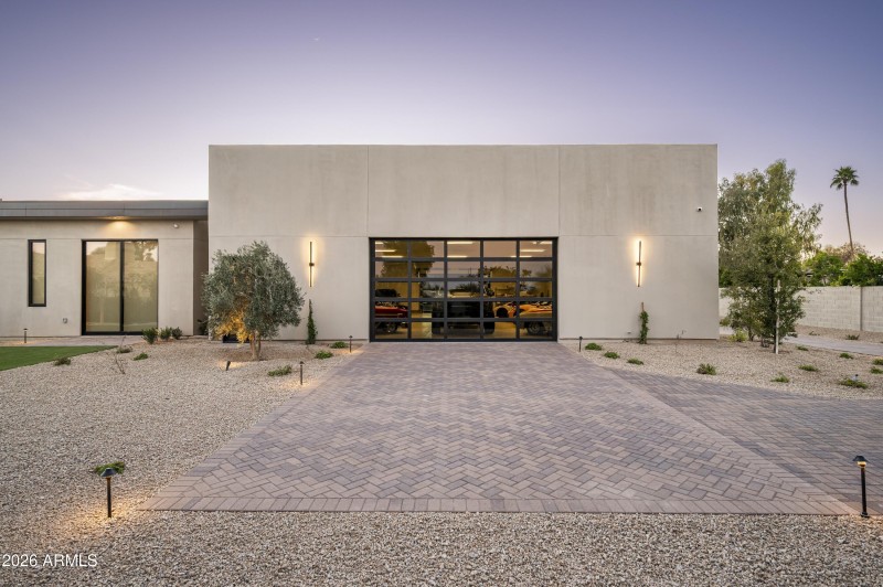 089_Exterior Garage View Back