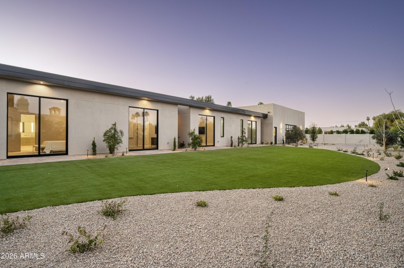 091_Exterior Back View