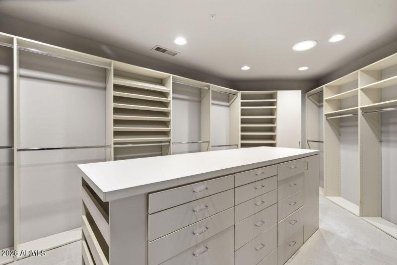 PaloBrea Walk-in Closet