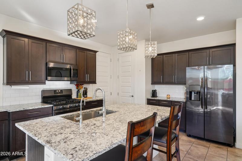 6-print-N 10th St-S2302-015