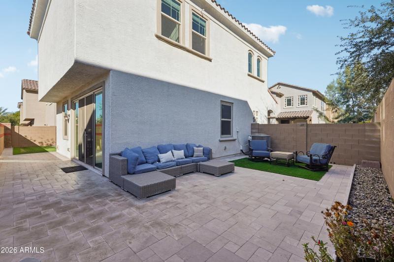 38-print-N 10th St-S2302-042