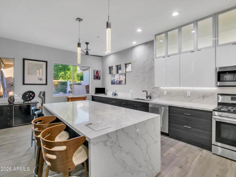 12-7246 E Lupine Ave-12