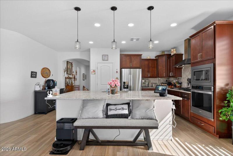 15-25466 N 163rd Dr_RedHogMedia