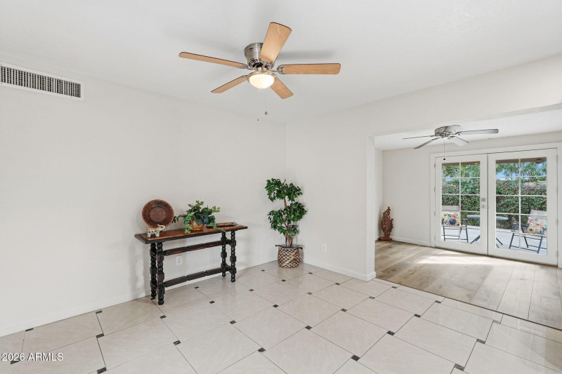 Dining area in Kitchen.