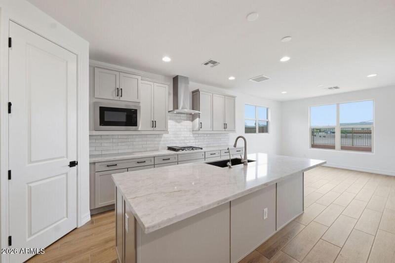 hj-az-phoenix-asante-passage-yellowstone