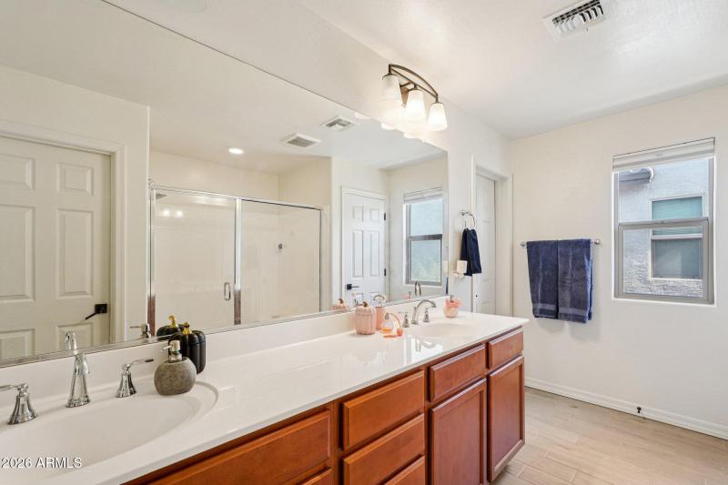 37-web-or-mls-W Odeum Ln-S2402-037