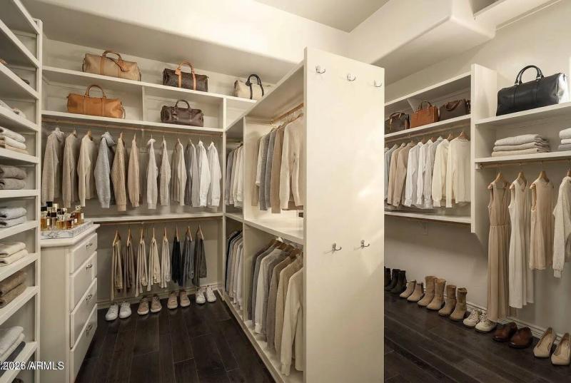 walk-in-closet