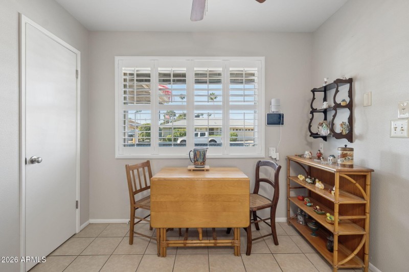 12-web-or-mls-10520-w-white-mountain-rd