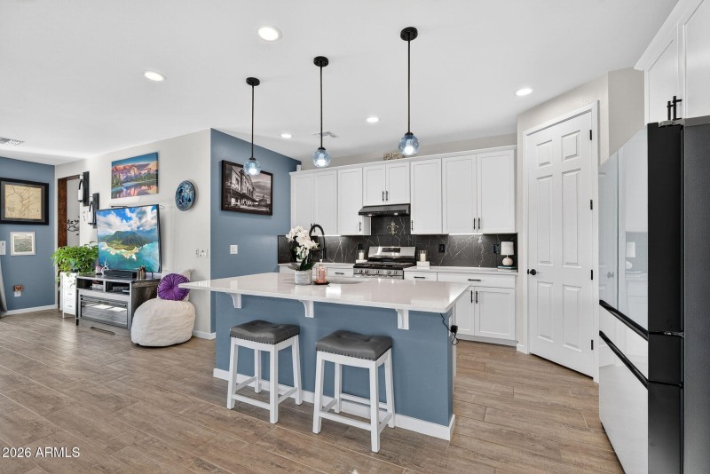 10-web-or-mls-15W Blue sky Dr