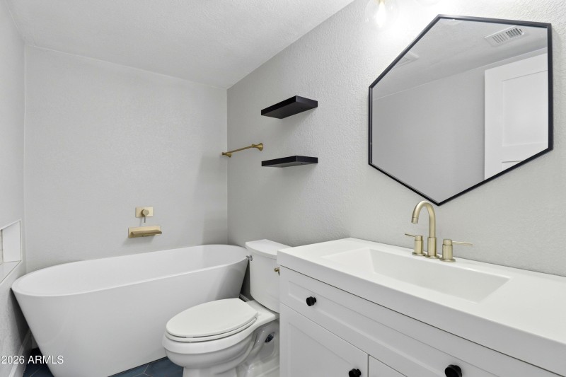 Downstairs full bathroom