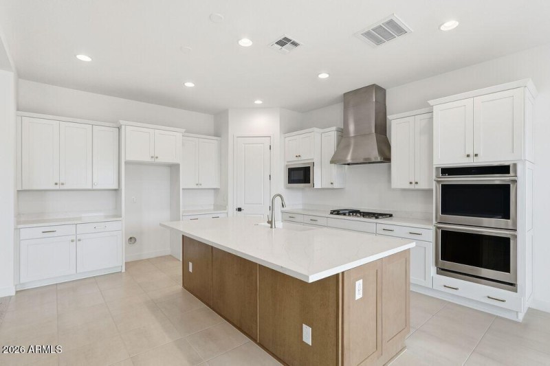 hj-az-phoenix-aloravita-south-summit-cat