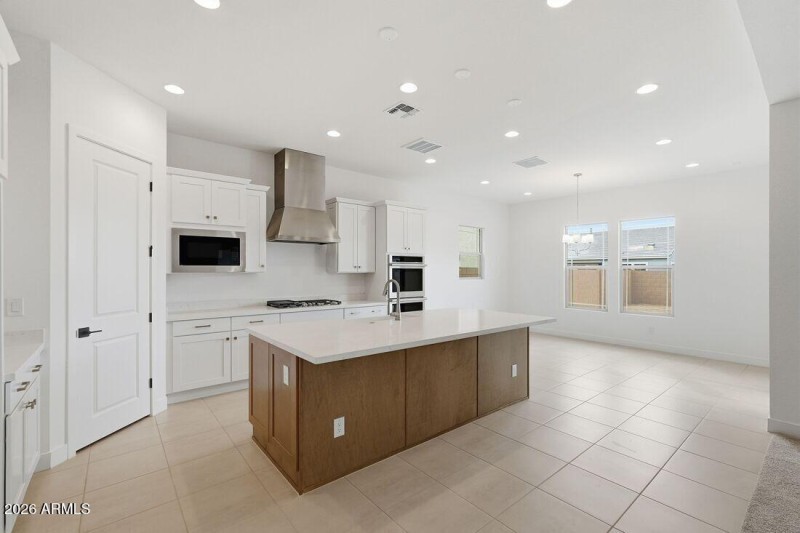 hj-az-phoenix-aloravita-south-summit-cat