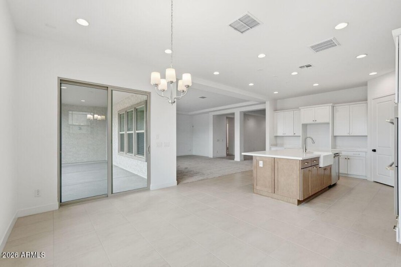 hj-az-phoenix-aloravita-south-summit-cat