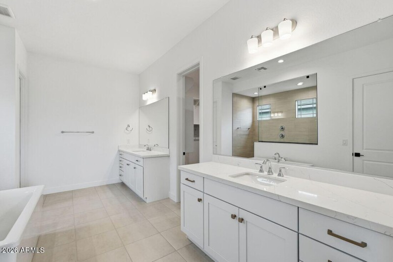 hj-az-phoenix-aloravita-south-summit-cat