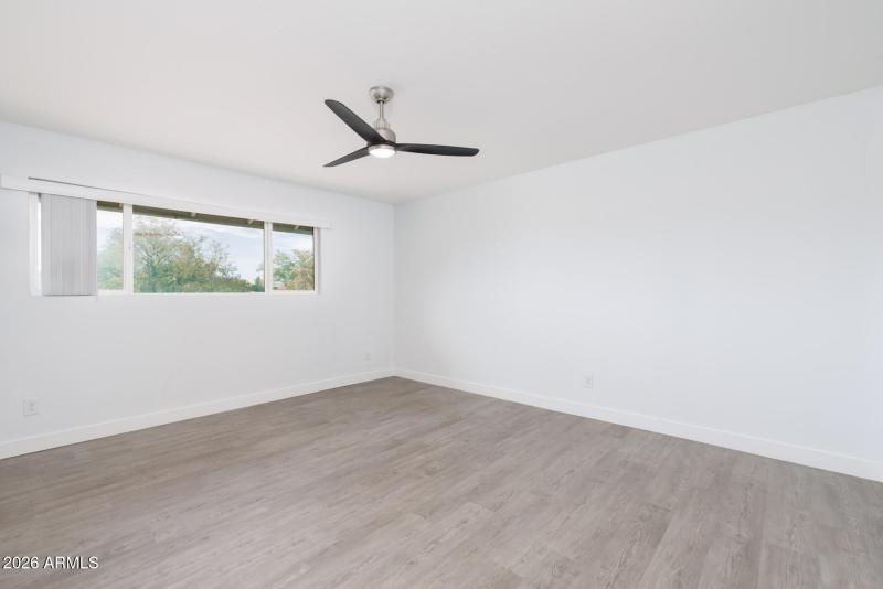 E Northshore Dr (1506)-35