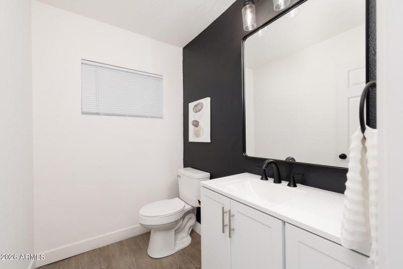 E Northshore Dr (1506)-28