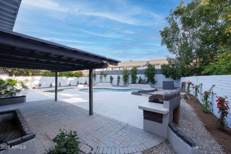 E Northshore Dr (1506)-9