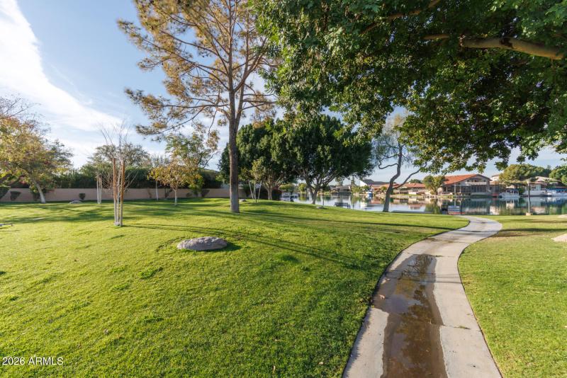 E Northshore Dr (1506)-2