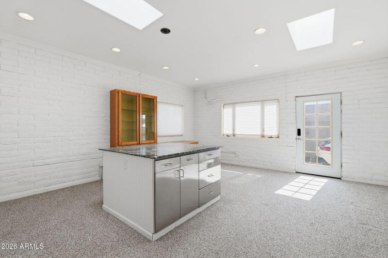 6601 E Willow Springs Ln N