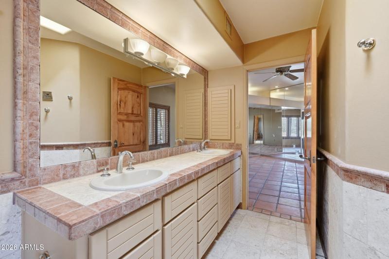 6601 E Willow Springs Ln N