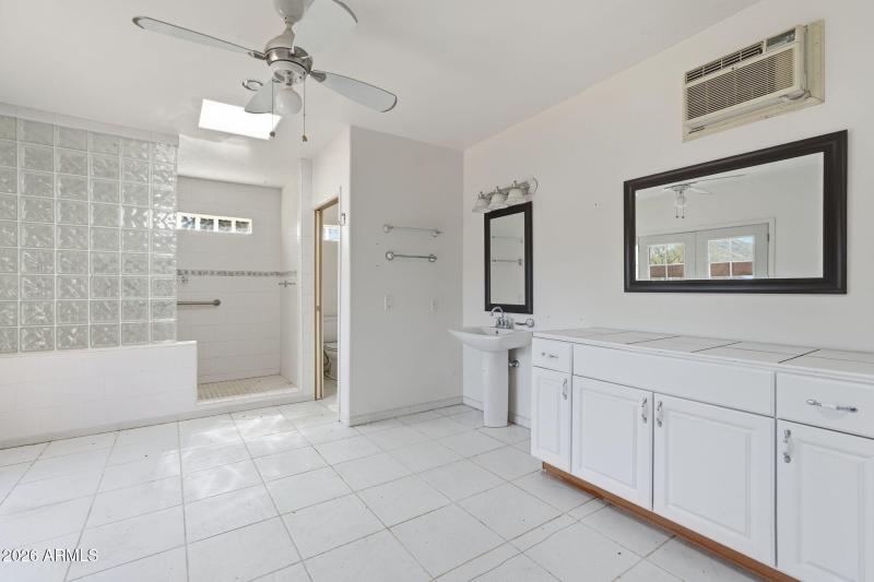 6601 E Willow Springs Ln N