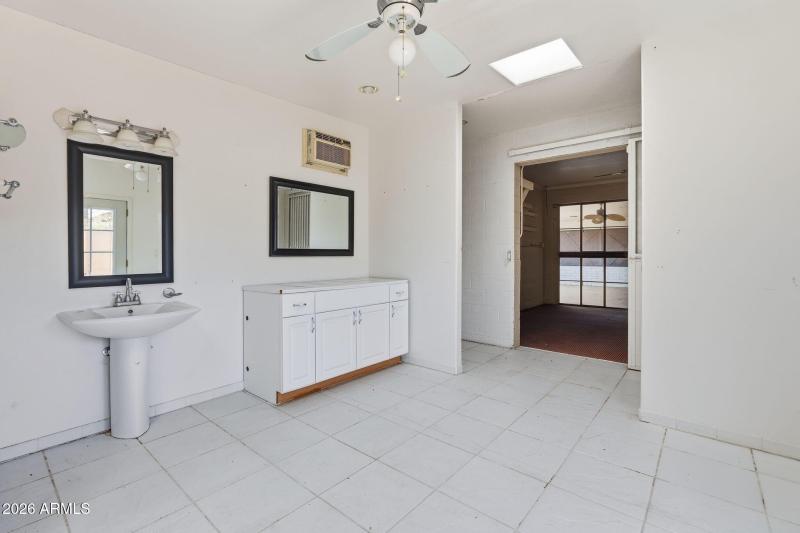 6601 E Willow Springs Ln N