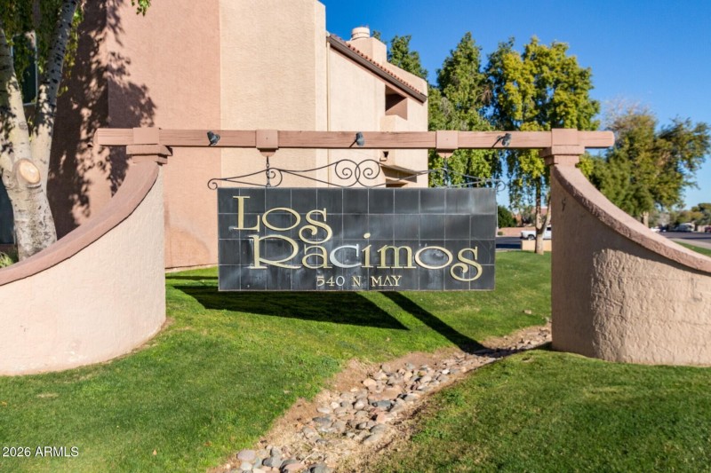 Entrance to Los Racimos