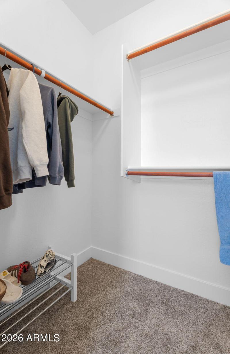 Walk in closet in Bed 2