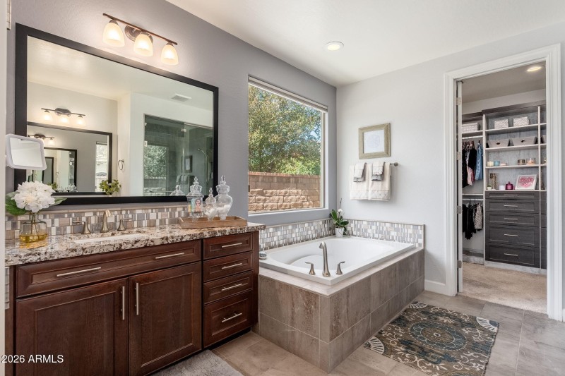 4441 S Gardenia Dr - 18