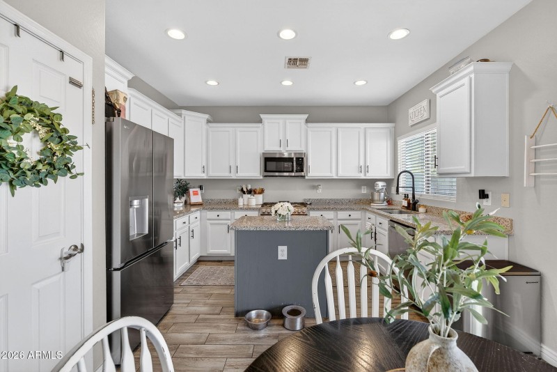 17-web-or-mls-18W Dragon Tree Ave