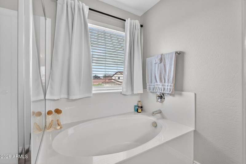 29-web-or-mls-35W Dragon Tree Ave