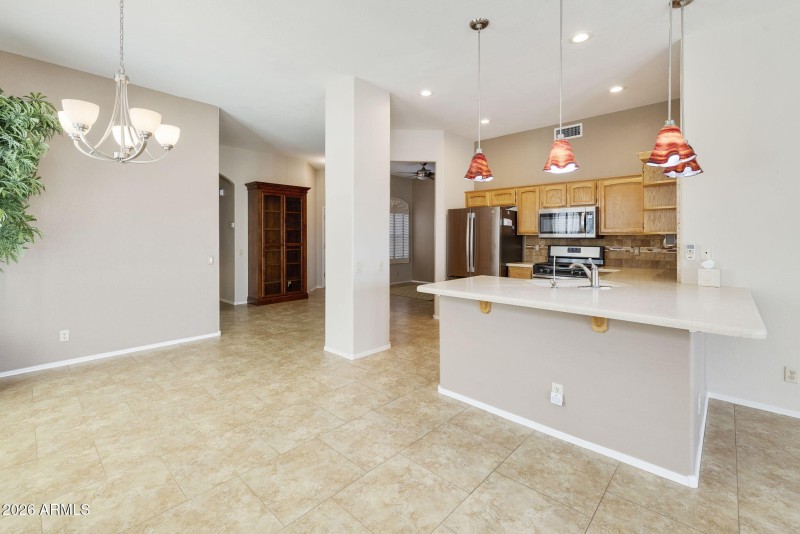 Kitchen with breakfast bar